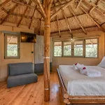 Campingplatz Eco Olive Treehouse
