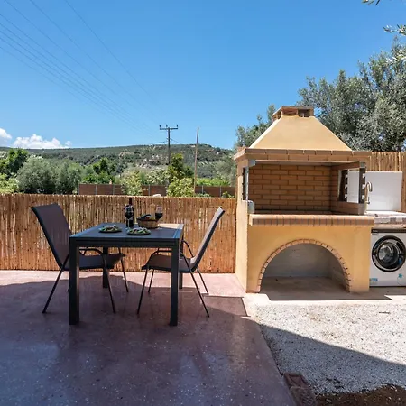 مكان تخييم Eco Olive Treehouse