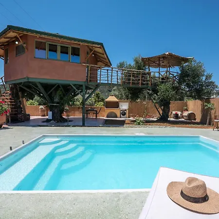 مكان تخييم Eco Olive Treehouse خانيا