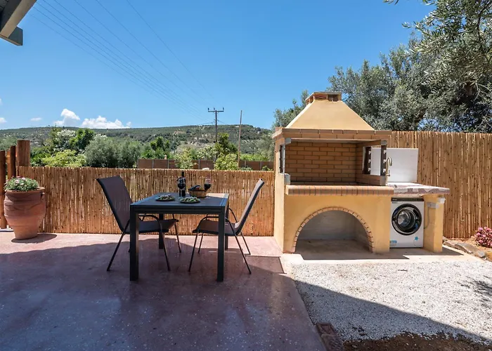 مكان تخييم Eco Olive Treehouse