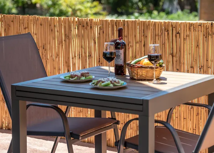 Eco Olive Treehouse Kemping